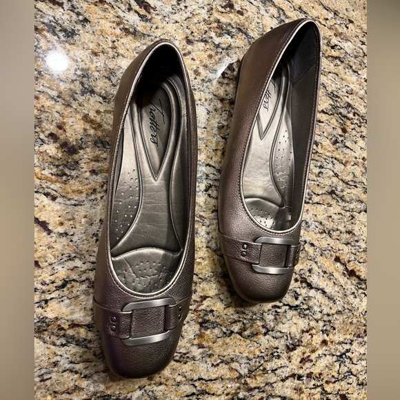 Trotters Metallic Sizzle Signature Ballet Flat, size 11N - Picture 3 of 8